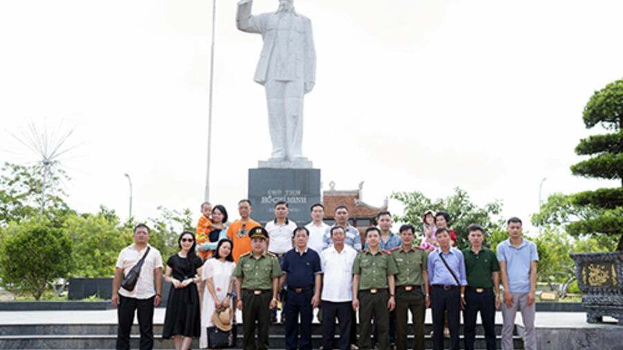 Bệnh viện 19-8 báo công dâng Bác