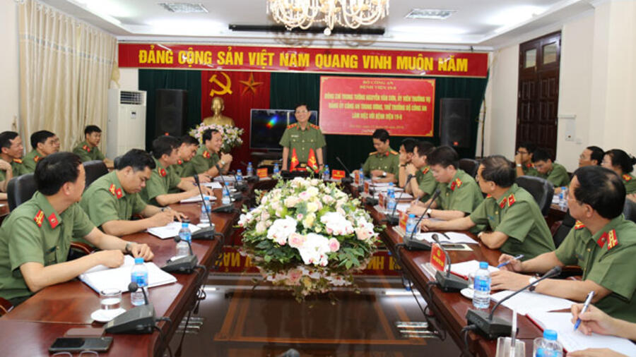 Thứ trưởng Nguyễn Văn Sơn làm việc với Bệnh viện 19-8 Bộ Công an