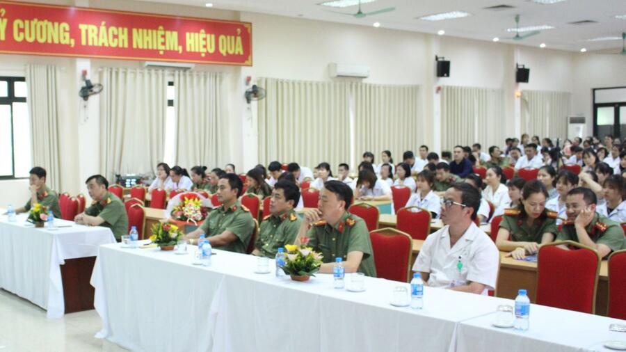 Đoàn thanh niên Bệnh viện 19-8 tổ chức buổi chia sẻ kiến thức, kỹ năng an toàn giao thông