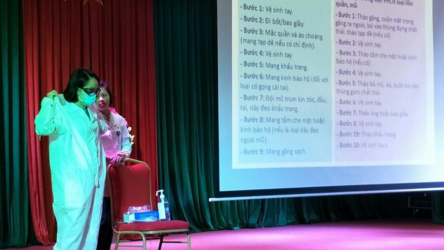 Công tác tập huấn phòng, chống dịch bệnh covid-19 tại Bệnh viện 19-8