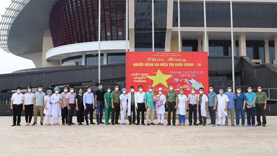 21 bệnh nhân ở Bệnh viện Dã chiến số 2 Bắc Giang được công bố khỏi bệnh 21 bệnh nhân ở Bệnh viện Dã chiến số 2 Bắc Giang được công bố khỏi bệnh