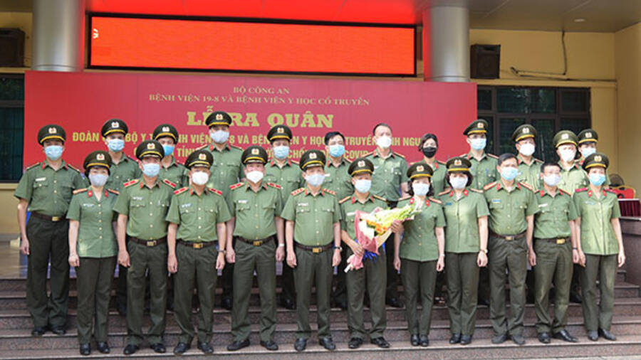 Đoàn 166 y, bác sĩ CAND lên đường chi viện Bắc Giang