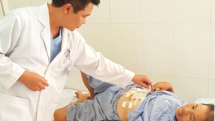 Bệnh viện 19-8 phẫu thuật ung thư dạ dày bằng kỹ thuật nội soi