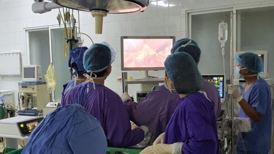 Bệnh viện 19-8 lần đầu tiên phẫu thuật cắt u gan bằng nội soi ít xâm lấn