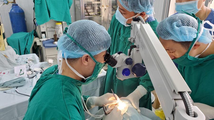 Bệnh viện 19-8 mổ mắt từ thiện cho nhân dân huyện Văn Lãng, tỉnh Lạng Sơn