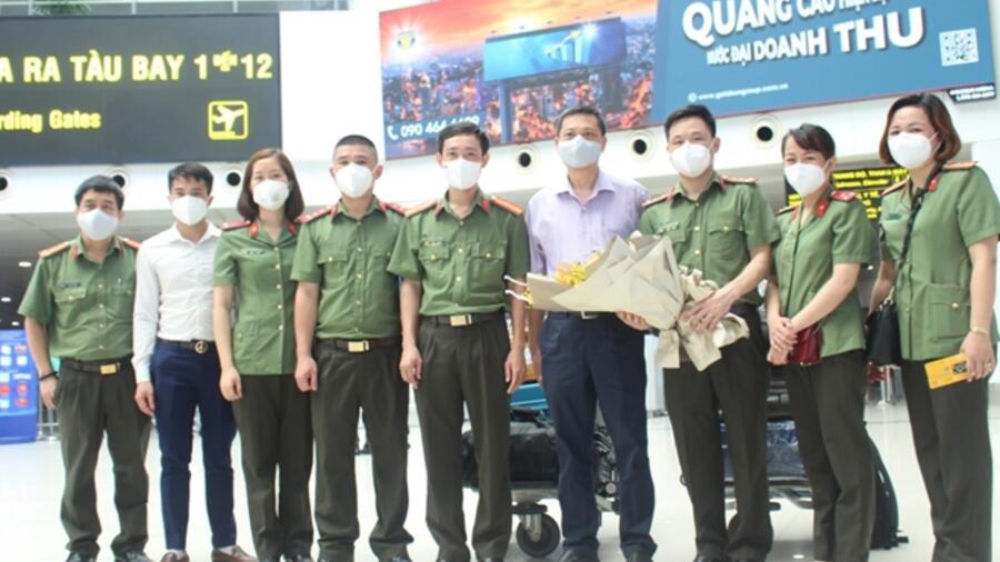 Y bác sĩ Công an lên đường chi viện đẩy lùi dịch COVID-19
