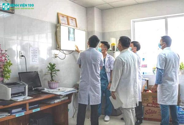 Các bác sỹ Bệnh viện 198 trao đổi các ca bệnh ngay trong ngày đầu tiên tại Bệnh viện 199