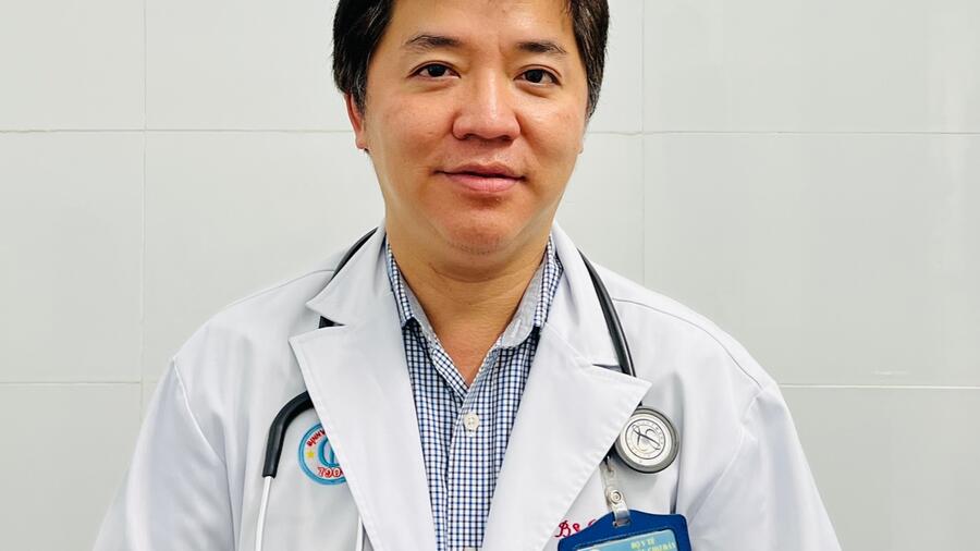 Bác sĩ CKII Lý Văn Chiêu trực tiếp khám, chữa bệnh tại Phòng khám đa khoa 27-4, TP Vũng Tàu.